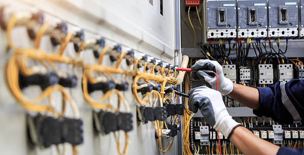 Professional Electrician technician working in Fairlawn, OH